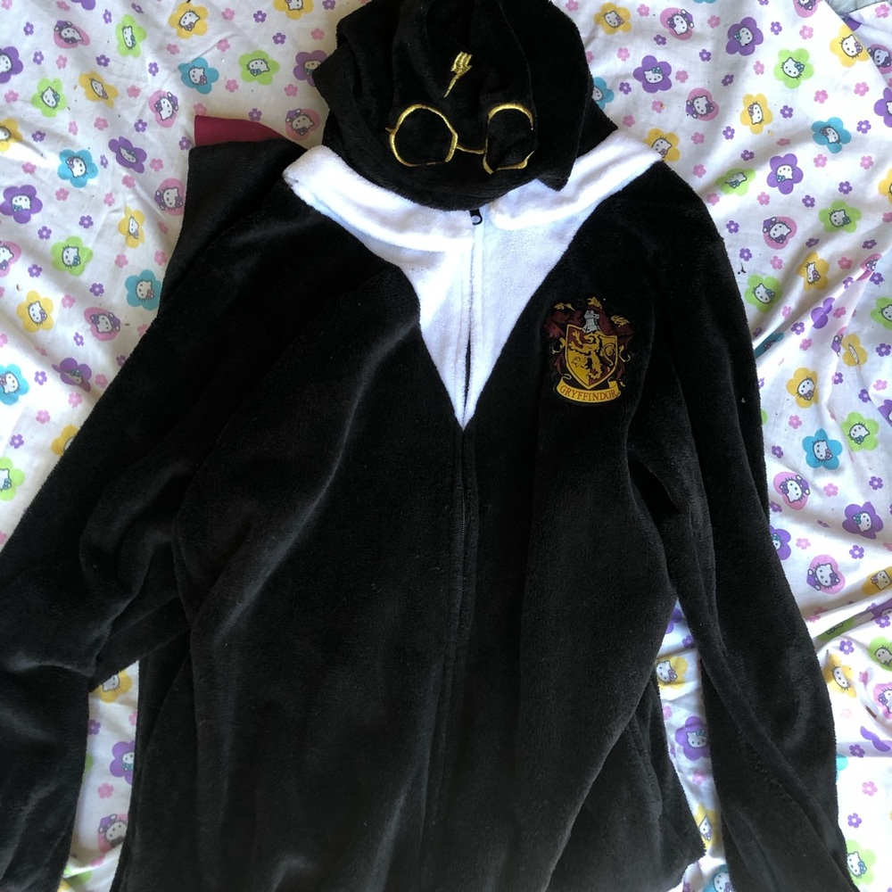 HARRYPOTTER onesie LIKE NEW size s/m could fit Lrg